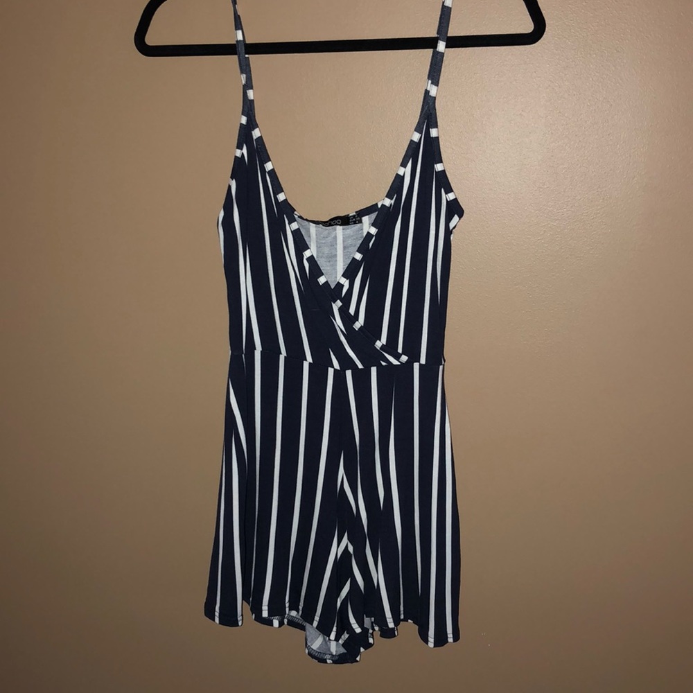 NW NWT BOOHOO Woman’s Navy Stripped Romper